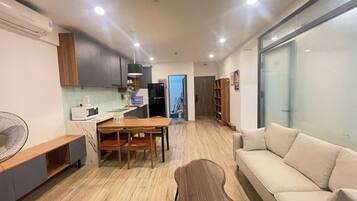 Luxury Panorama Suite | Living area | Smart TV