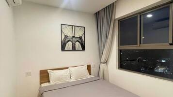 أغطية فراش متميزة وأسرّة بطبقة علوية مريحة وبديكورات فريدة لكل غرفة