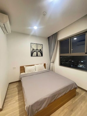 Apartament de luxe (Panorama Suite) | Roba de llit d'alta qualitat i matalassos amb encoixinament addicional