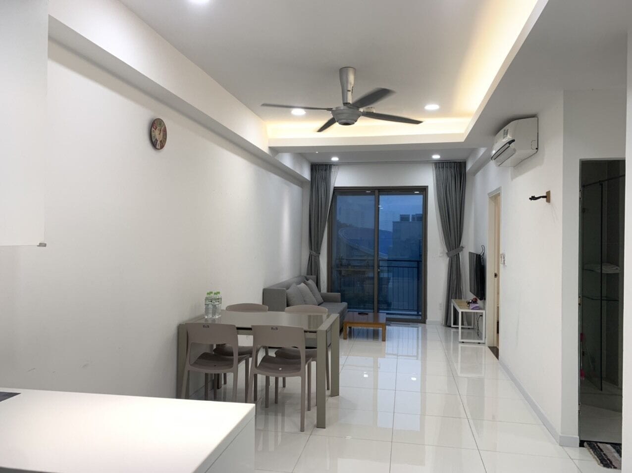 Apartamento Business | Zona de estar | Una Smart TV