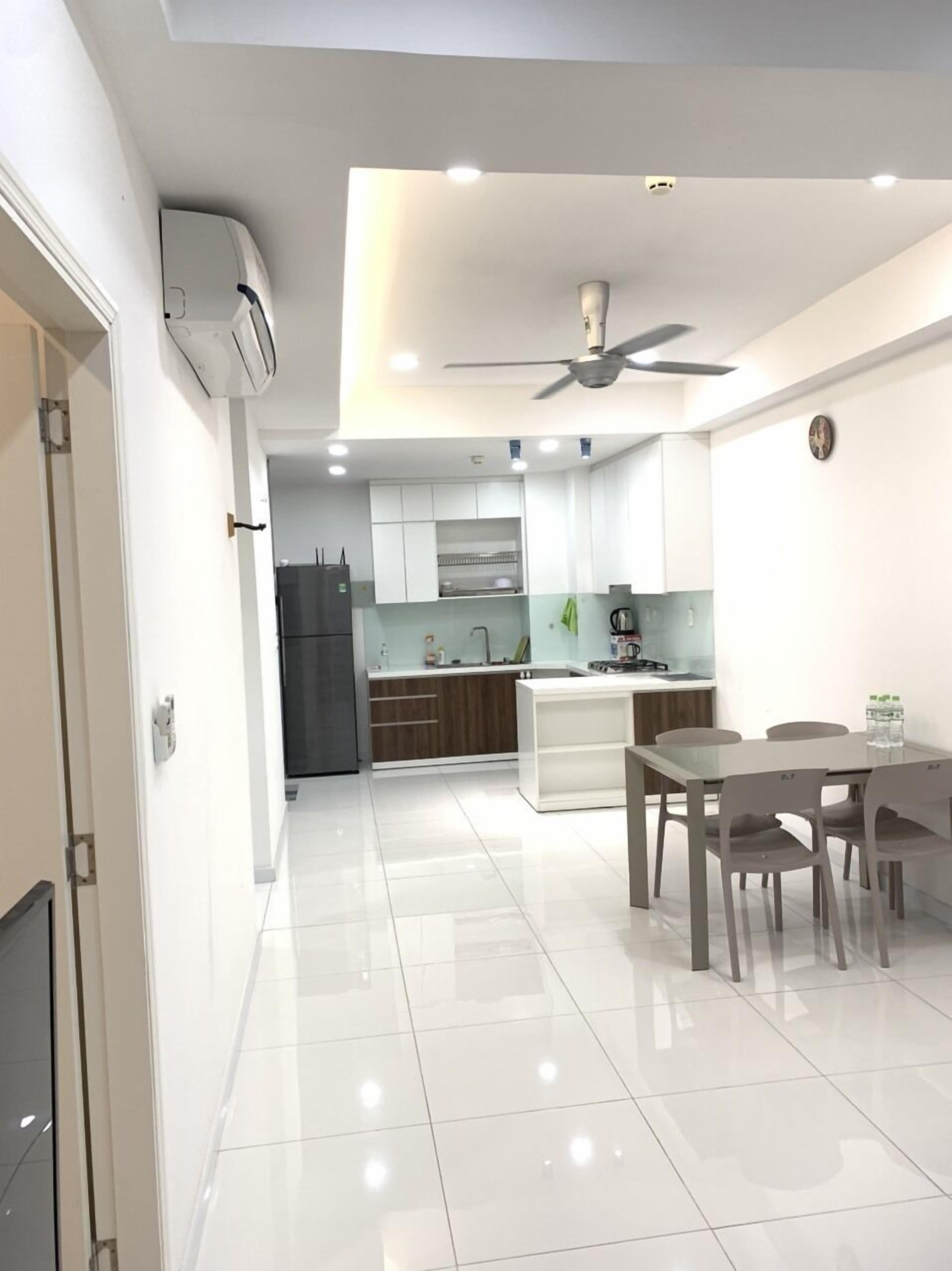 Business Apartment | Living area | Smart TV