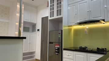Appartement Tradition | Cuisine privée | Grand réfrigérateur, micro-ondes, bouilloire électrique