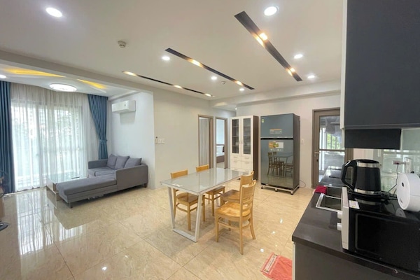 Luxury Panorama Suite | Premium bedding, pillowtop beds, desk, soundproofing