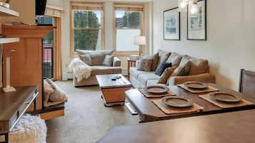 TV, fireplace