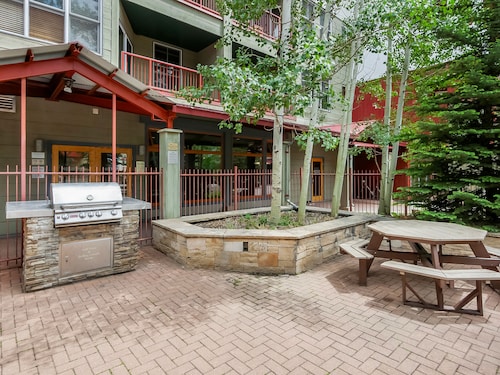 Skistone I, Cozy Keystone Condo, Steps to skiing!
