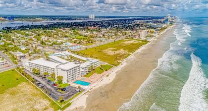 Third floor condo with and pool, ocean view, and great location
