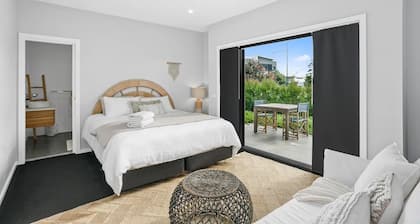 The Boathouse/ Luxury Home/4mins walk Marina/Shops