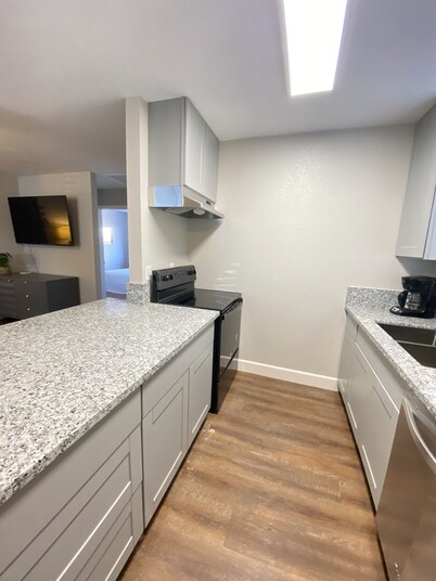 Comfy and freshly updated 2/1 duplex