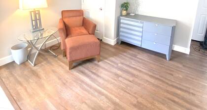 Comfy and freshly updated 2/1 duplex