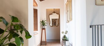 Exclusive Tuscan Winery Escape: Charming Villa with Pool & Breathtaking Views.