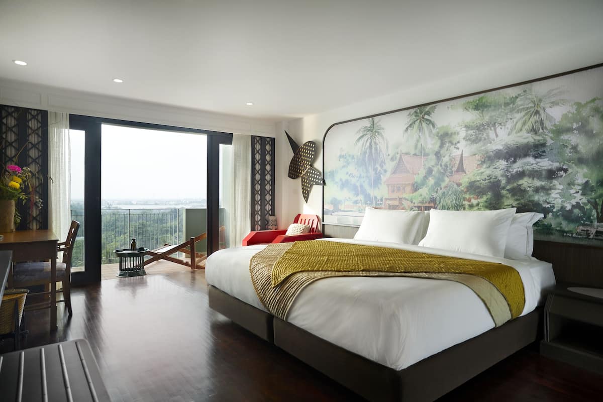 Studio Suite | Hypo-allergenic bedding available, minibar (some free items)