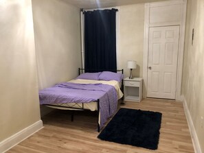 5 bedrooms, desk, iron/ironing board, WiFi