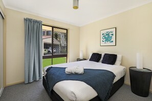 House | 3 bedrooms, bed sheets, wheelchair access - NAROO7- PRIME MOOLOOLABA LOCATION (Mooloolaba)