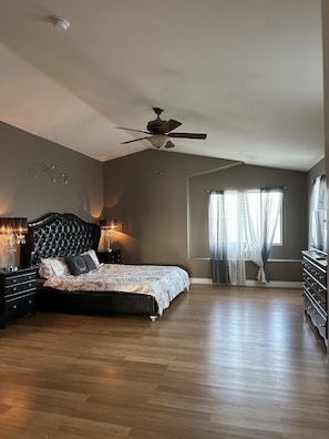 4 bedrooms, free WiFi, bed sheets