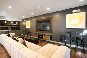 Télévision, chaîne hi-fi