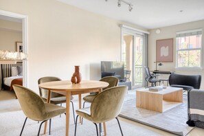 2 chambres, fer et planche à repasser, Wi-Fi, draps fournis