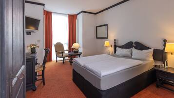 Habitació doble Comfort | Escriptori, espai de treball apte per a portàtils i roba de llit