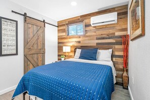 1 bedroom, desk, free WiFi, bed sheets