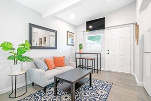 TV - South Tampa - Central Location - Efficiency Suite (Tampa)