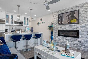 Smart TV, fireplace, stereo