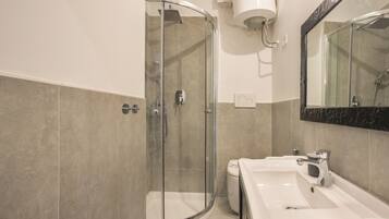 Doccia, asciugacapelli, asciugamani