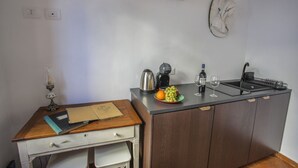 茶具/咖啡用具、冰箱、微波炉、炉灶