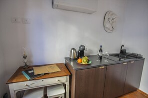 Fridge, microwave, stovetop, coffee/tea maker