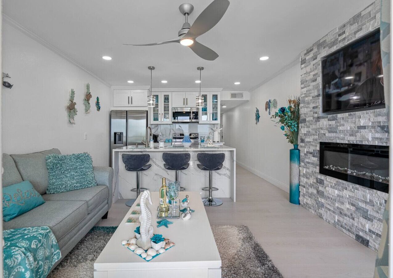 Smart TV, fireplace
