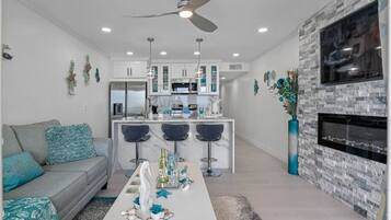 Smart TV, fireplace