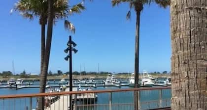 The Loft / Luxurious 2 Bed Abode / Walk to Marina