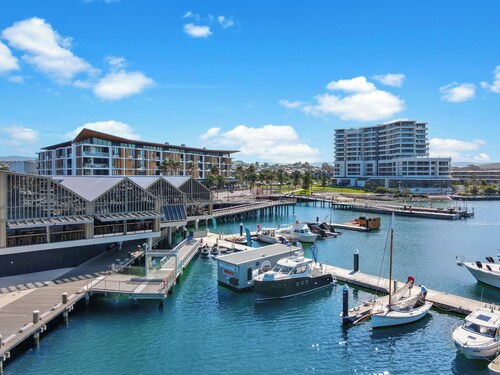 The Loft / Luxurious 2 Bed Abode / Walk to Marina