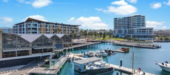 The Loft / Luxurious 2 Bed Abode / Walk to Marina