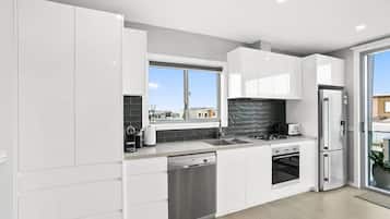 Refrigerador, microondas, horno y lavavajillas