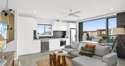 The Loft / Luxurious 2 Bed Abode / Walk to Marina