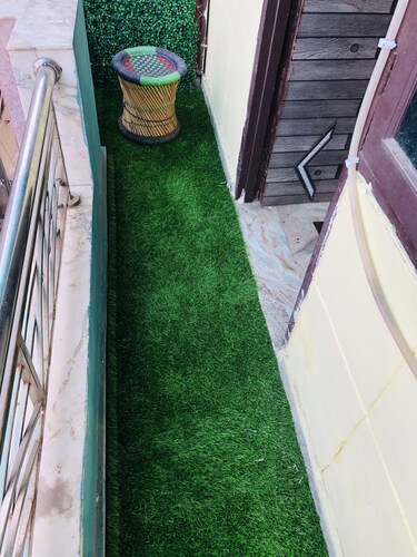 Couple friendly, Alcohol & Smoking Allowed and Independent Entry