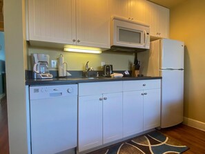 Condo, 1 phòng ngủ | Bếp riêng