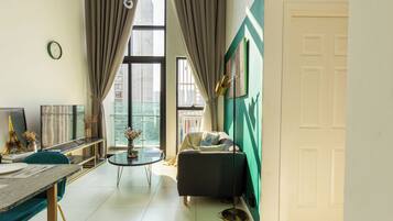 Smart TV, fireplace, table tennis