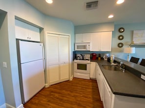 Condo, 2 quartos | Cozinha privada