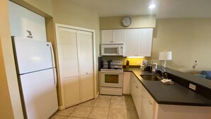 Condo, 2 quartos | Cozinha privada