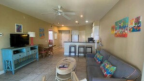 Condo, 2 quartos | Sala de estar