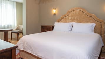 Family Suite | 1 bedroom, in-room safe, soundproofing, iron/ironing board