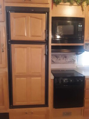 Microwave, oven, stovetop, coffee/tea maker