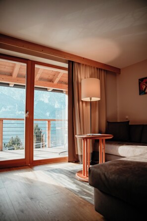 Suite Deluxe | Ropa de cama hipoalergénica, caja fuerte, wifi gratis y ropa de cama