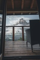 Deluxe Suite | Hypo-allergenic bedding, in-room safe, free WiFi, bed sheets