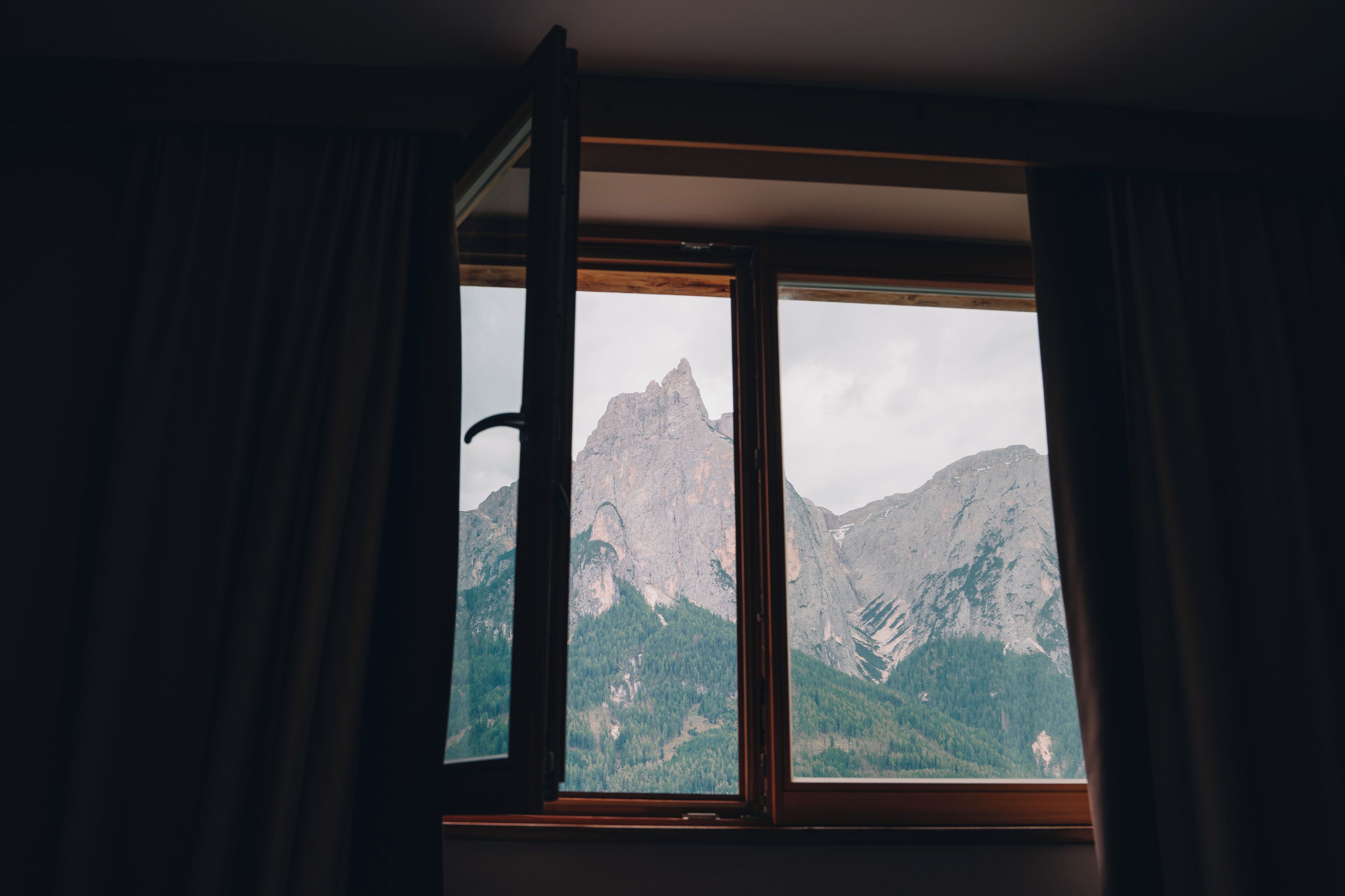 A window with a view of a mountain range.