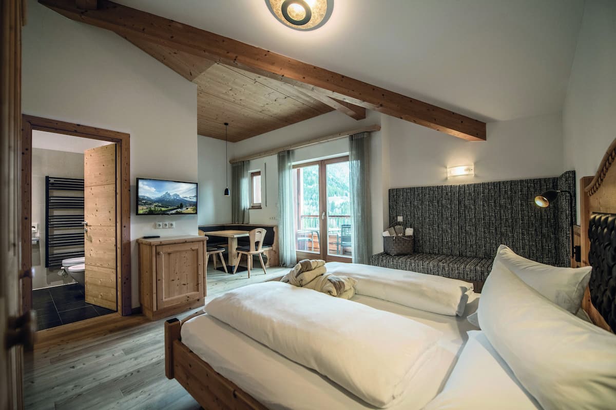 Comfort Studio | 1 bedroom, hypo-allergenic bedding, in-room safe, free WiFi