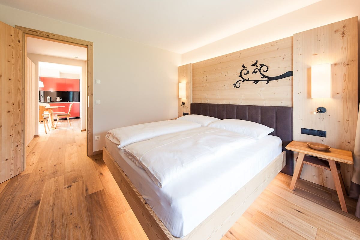 Junior Studio Suite | 1 bedroom, hypo-allergenic bedding, in-room safe, free WiFi