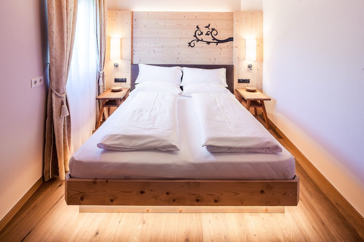 Grand Apartment | 1 bedroom, hypo-allergenic bedding, in-room safe, free WiFi