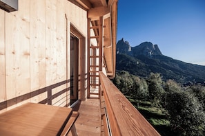 Deluxe Double Room | Hypo-allergenic bedding, in-room safe, free WiFi, bed sheets - Sonus Alpis - Adults Only (Castelrotto)