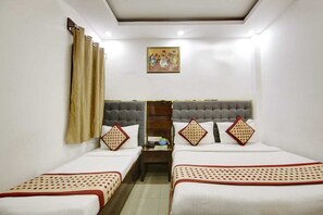 Deluxe Triple Room | Egyptian cotton sheets, premium bedding, desk, laptop workspace - Hotel Dreamland Dx (New Delhi)